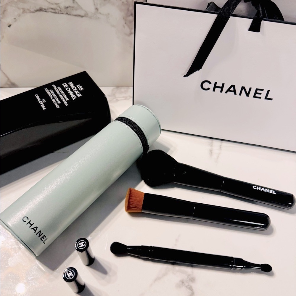 REDUCED NIB Les Pinceaux De Chanel 3 brushes limited edition case CAVALIER SEUL
